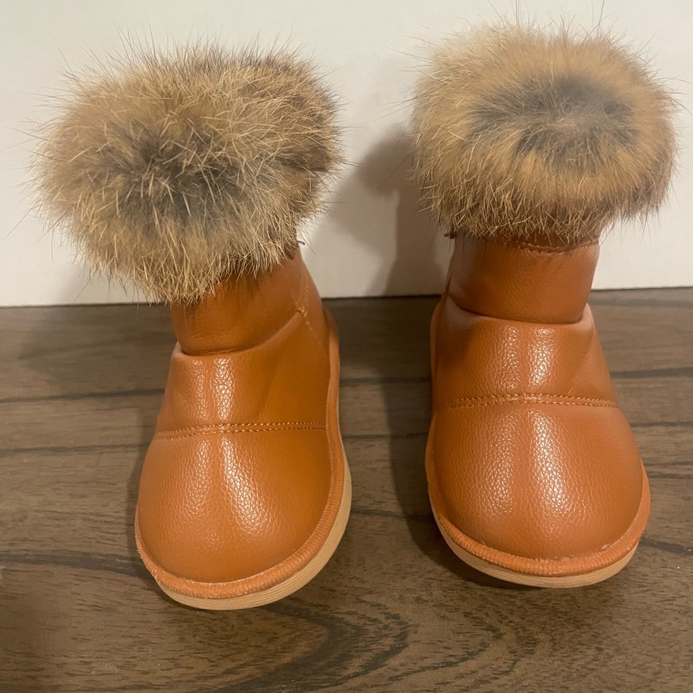 Comfy Kids KuBabby Faux Fur trim
Ankle snow boots size 21 color brown